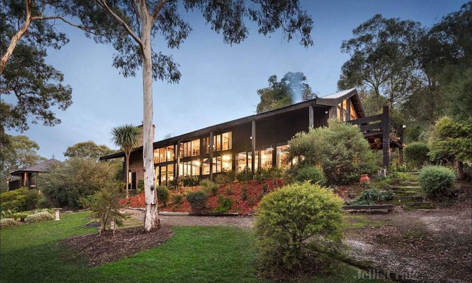 Eltham House | Diskin House Mt Pleasant Rd, Eltham. Great for weddings - 2 Kms to Montsalvat.