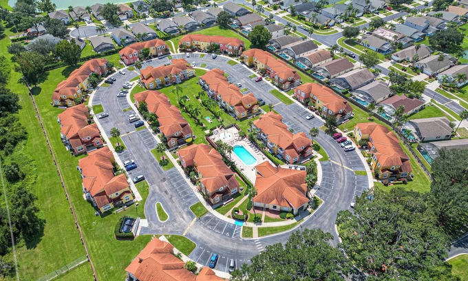 Bellavida House | Disney 4BR Townhome/2 Masters/Gated Resort w/Heated Pools & Splash Pad