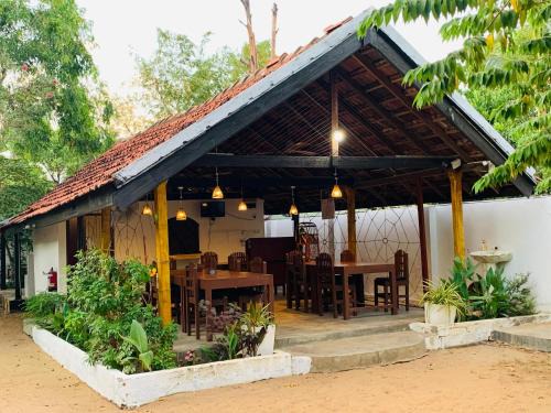 Pottuvil Division 2 Hotel | Diyakawa Hotel