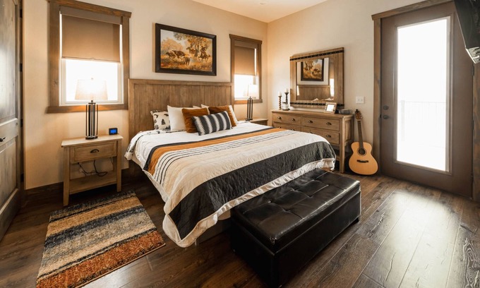 Preston House | DMR Cabin 1 | Two-Level | Game Room | Max Capacity 17