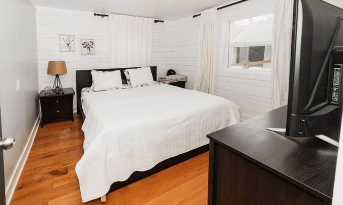 Preston House | DMR Ranch House | 3-Levels | Max Capacity 12