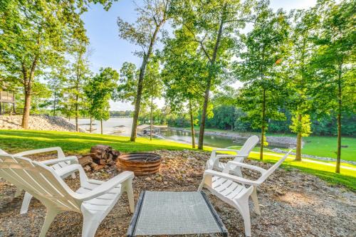 Gilbertsville House | Dock and Deck at Kentucky Lake Family Retreat!