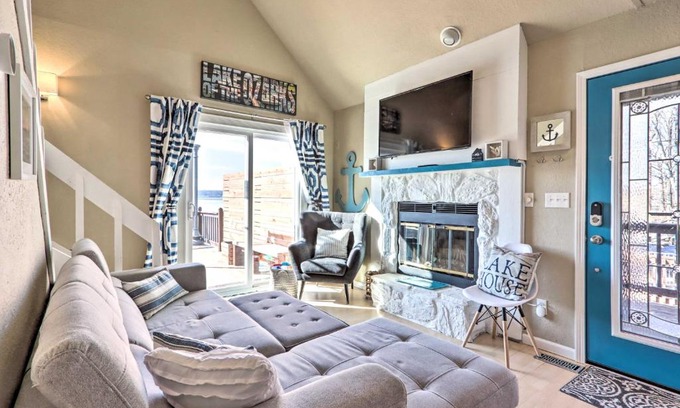 Linn Creek House | Dock and Slip Lakefront Linn Creek Home!