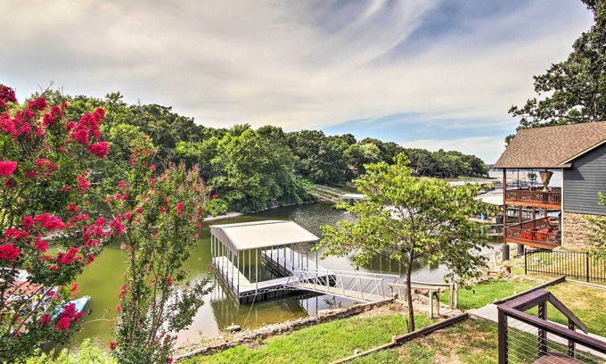 Tia Juana House | Dock, Deck & Boat Slip: Lakefront Eucha Home