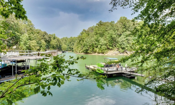 Fair Play House | Dock & Hot Tub at Fair Play Hideaway!