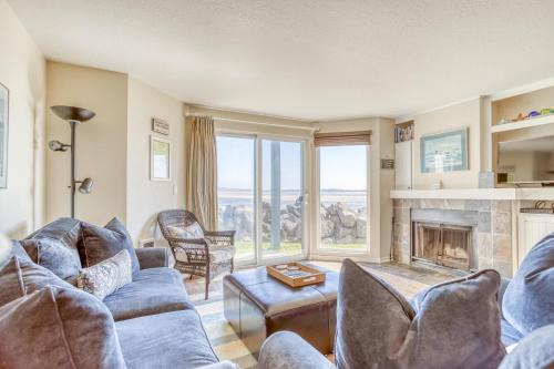 Lincoln City House | Dock of the Bay 102