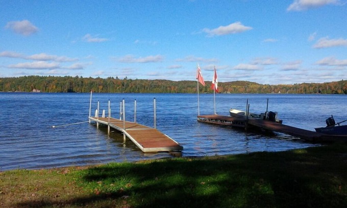 Cloyne Resort | Dock Side Cabin In North Frontenac