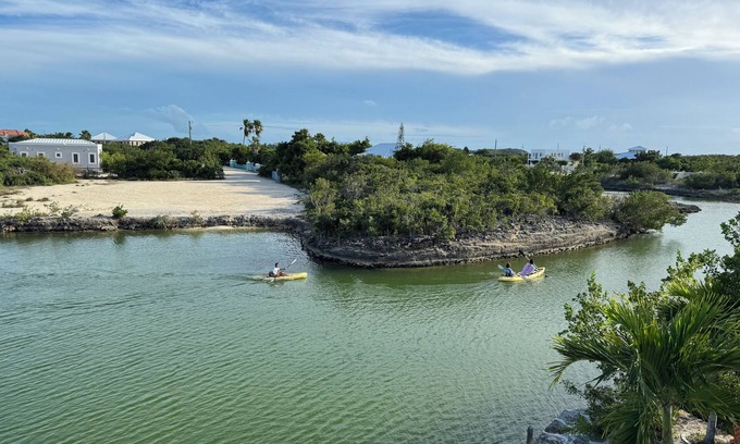 Discovery Bay Apartment | Dockside 3-bedroom Suite in Providenciales