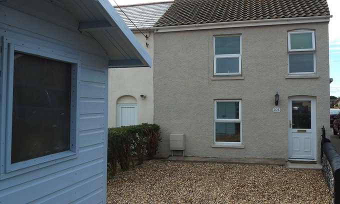 Caister-on-Sea Cottage | Dog Friendly, Cosy Fisherman's Cottage Within 150 Metres Of A Long Sandy Beach