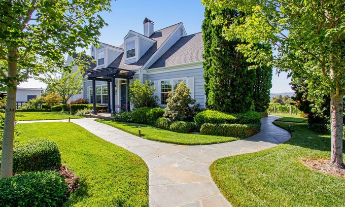 Healdsburg House | Dog-friendly home on 10 acres w/private hot tub, English garden, patio