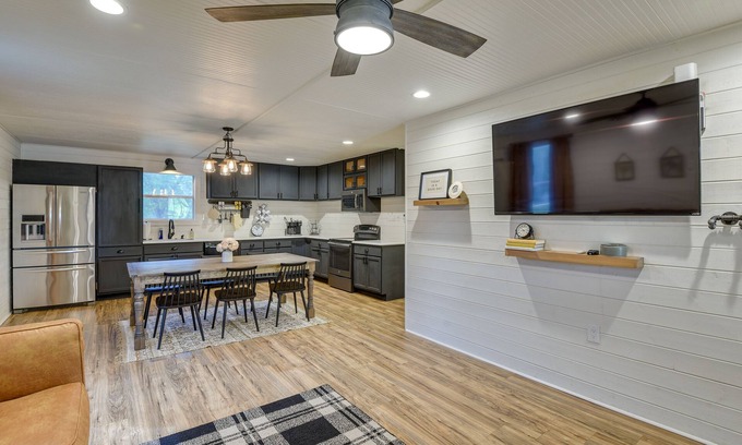 Midlothian House | Dog-Friendly Home w/Yard & Fire Pit in Midlothian