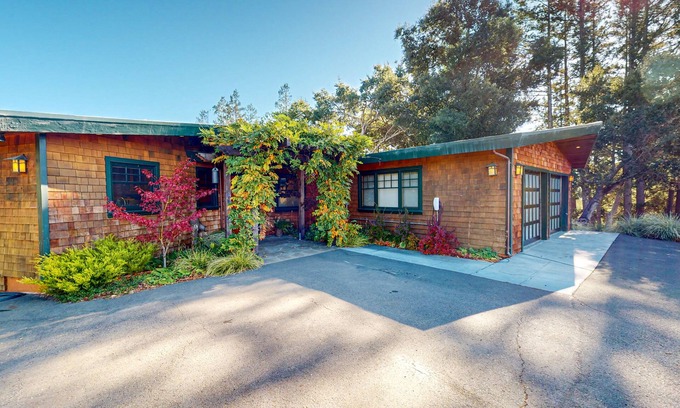 Graton House | Dog-friendly home with breathtaking views & garden sauna, next to golf/laguna