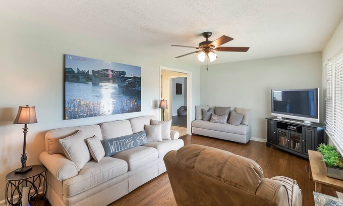 Rossville House | Dog-friendly home with a washer/dryer, backyard, central AC - near attractions