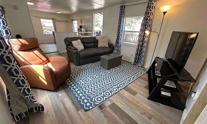 Coal Creek Canyon Cabin | Dog-friendly John C Frémont Lodge on Coal Creek - Boulder/Golden