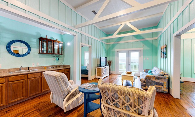 Port Bolivar House | Dog-Friendly Oceanfront Haven with Huge Covered Deck, Water Views & Beach Access