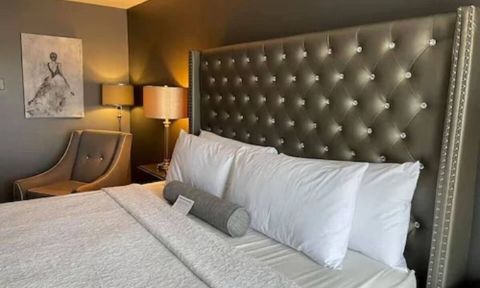Zion House | Dog-friendly Stay l Evening Fires & Morning Comfort w/Books, Gardens & Buffet