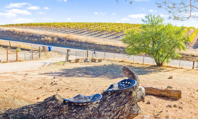Paso Robles House | Dog-friendly wine country getaway with vineyard views and private hot tub