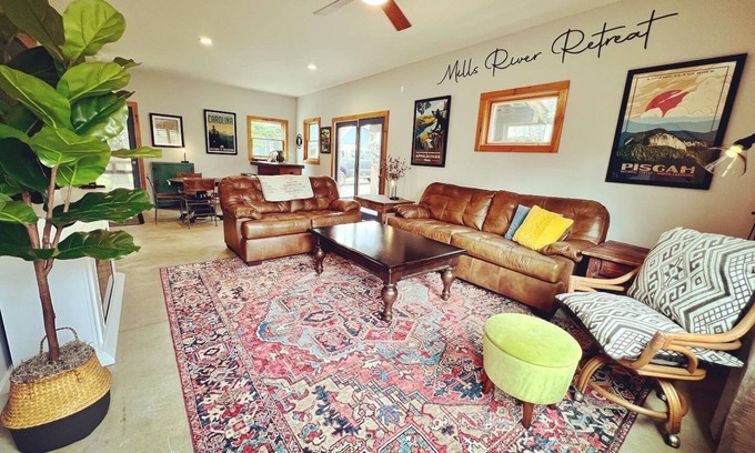 Mills River House | Dog Friendly🐶Close to Sierra Nevada/Biltmore, Between Asheville, Hville, Brevard