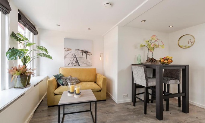 Utrecht City Center Apartment | Dom Tower Suites II by VGW