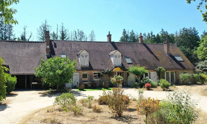 Vouzon House | Domaine de Nittany sur 15 Hectares Capacité de 30 Pers, Piscine Intérieure
