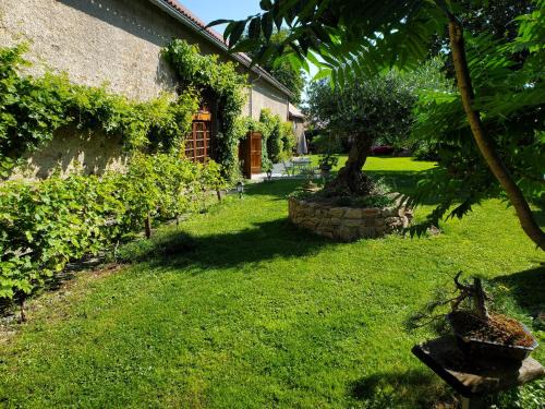 Blot-lʼEglise Bed & Breakfast | Domaine des Maillets