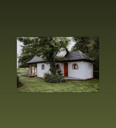 Jedrzejow House | Domek nad stawem RODOS