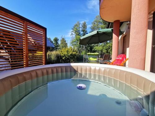 Szczytno Villa | Domek wypoczynkowy Zielonka -jacuzzi w sezonie-