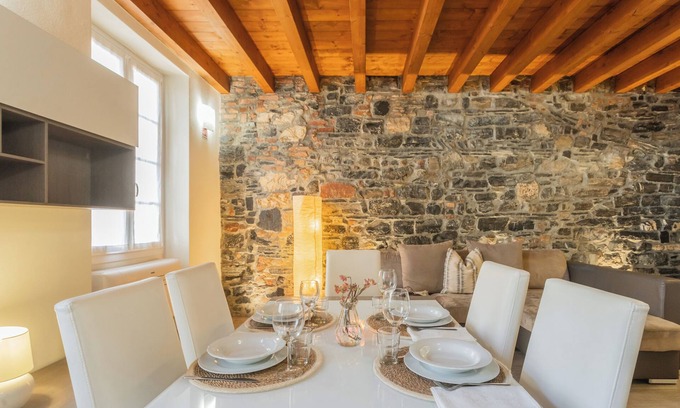 Como City Centre Apartment | Domus in Como - Six Bedroom Apartment, Sleeps 15