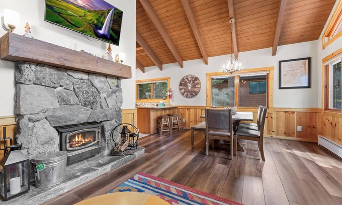Donner Lake Woods Cabin | Donner Haven Retreat Peaceful Stay Near the Lake