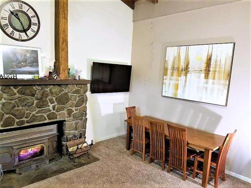 Donner Lake Woods Ski Chalet | Donner Lake Gem 4Br 3Bath Chalet
