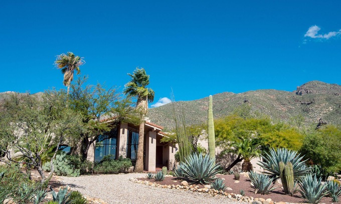 Sin Vacas House | Don’t miss out on this beautiful Tucson home. Ideal location/all the amenities