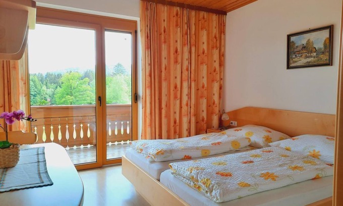 Feldkirchen in Kaernten Other | Doppelzimmer mit Balkon, Dusche, WC - Pension Hecher