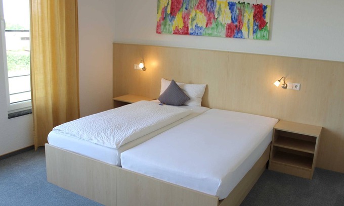 Lehrensteinsfeld Apartment | Doppelzimmer 2/3 - Gästehaus Zum Wolffenturm