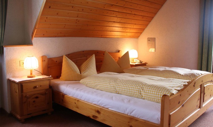 Waldau Apartment | Doppelzimmer mit Dusche/WC und Balkon