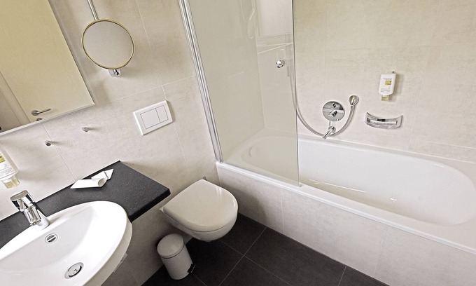 Tuebingen Apartment | Doppelzimmer mit Bad und WC