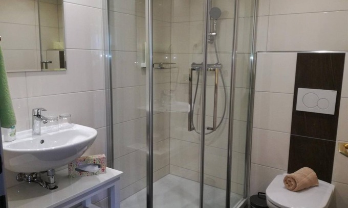 Altossiach Bed & Breakfast | Doppelzimmer mit Balkon - Pension Strauß