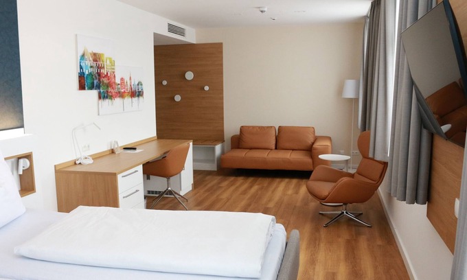 Oststadt/Stadtfeld Apartment | Doppelzimmer mit Eigenem Bad