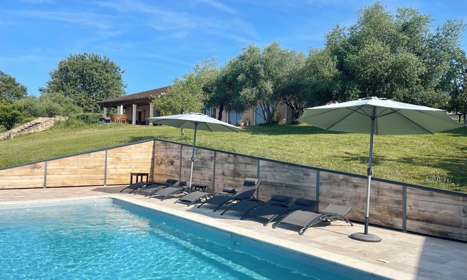 Milhac-de-Nontron Villa | Dordogne Holiday home in the heart of nature, swimming pool and magnificent view, sleeps 12