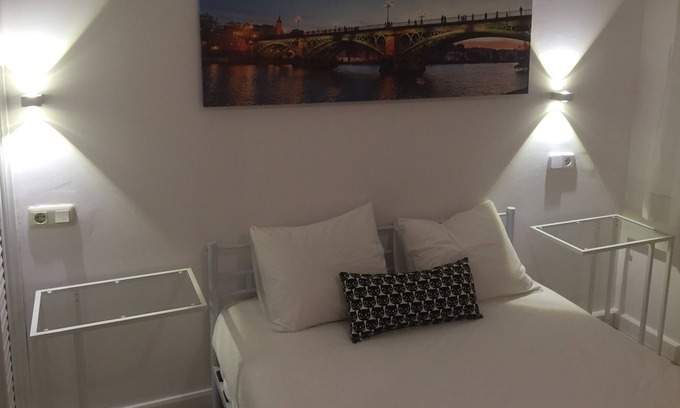 Valencina de la Concepcion Apartment | Double room with bathroom 5. In 2 bedroom apartment