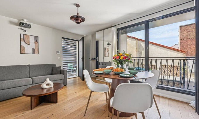 Silly-Gallieni Apartment | Double Appartement l 15min Eiffel Tower by Car