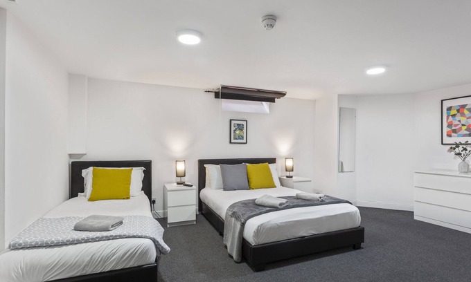 West Bridgford Apartment | Double Basement Room with Free Parking and Wi-Fi