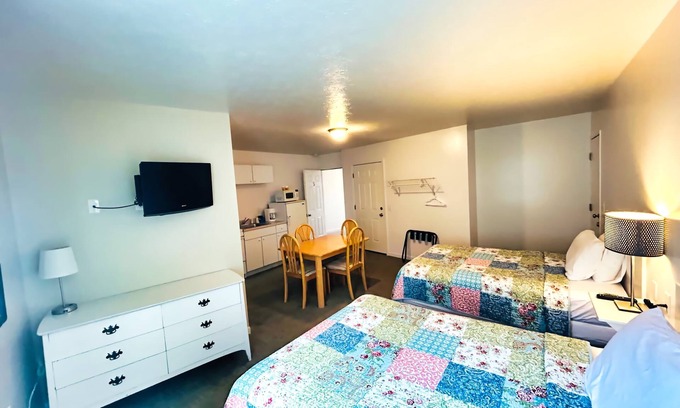 Lake City Apartment | Double Bed Suite with Full Kitchen