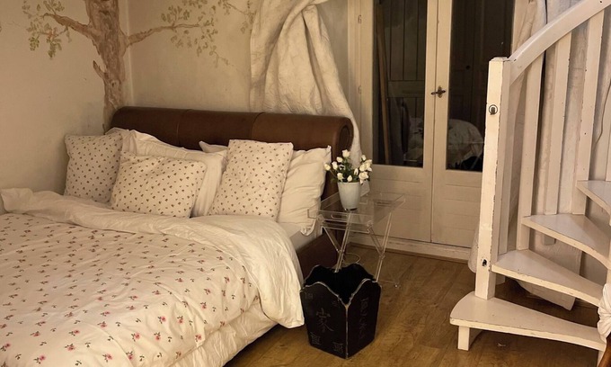 Veigy-Foncenex Bed & Breakfast | Double duplex room in a pretty country house