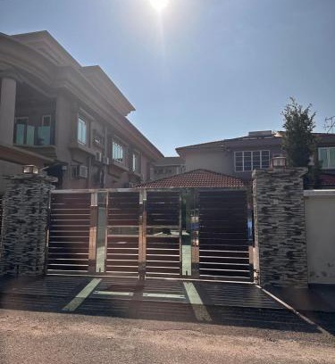 Taman Hijau House | DOUBLE EE HOMESTAY 6 cars parking place 12pax