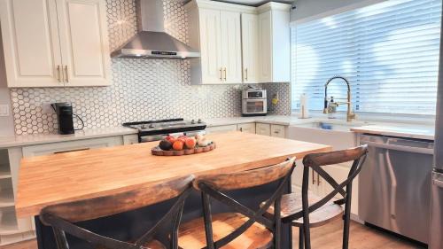 Laguna Shores House | Double Masters - 1 Block To Beach - New Everything