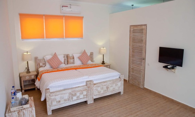 Bondalem Apartment | Double Room beachfront 11-bedroom compound