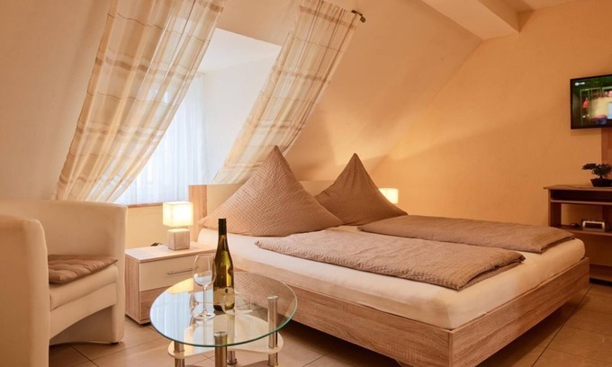 Leiwen Bed & Breakfast | Double room, room 6 - Gästehaus Alexanderhof