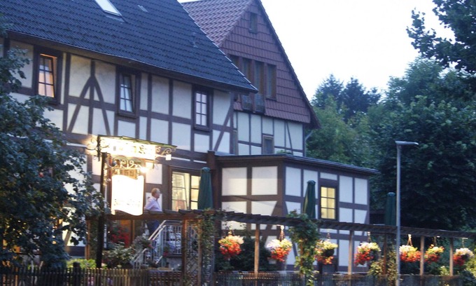 Hann. Muenden Apartment | Double room with shower / WC, incl. Breakfast - Landgasthaus zur Krug