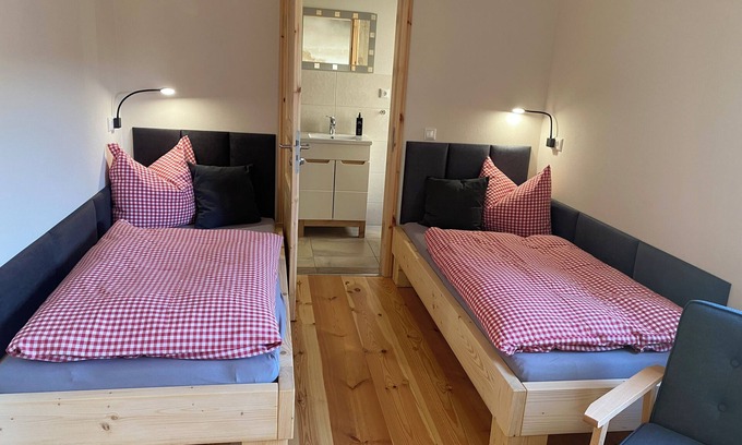 Cossebaude Condo | Double room with shared kitchen in the HofPAUSE