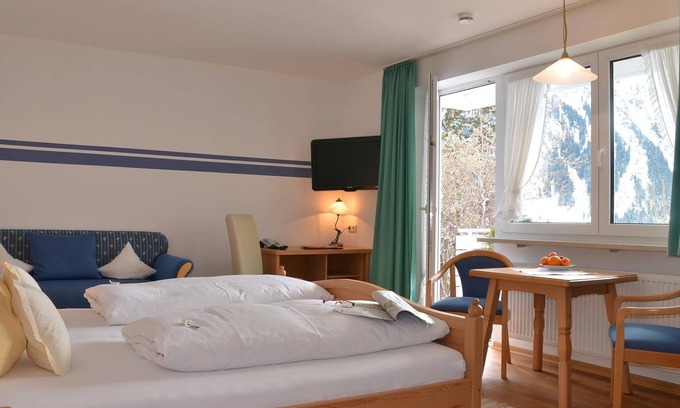 Mittelberg Apartment | Double room with shower / WC "5" - Gästehaus Sonnenhof - Family Birschel